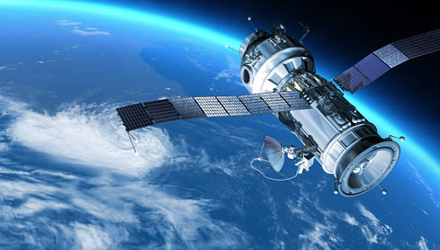 Ce test climatique simule les conditions extrêmes de l'espace, essentiel pour valider la fiabilité des matériaux et équipements spatiaux