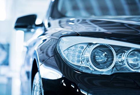 Dans cette enceinte climatique, nous testons la résistance des composants automobiles pour garantir leur fiabilité dans des environnements difficiles